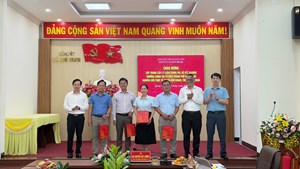 Khoa Xây dựng Đảng hướng dẫn nghiên cứu thực tế cho lớp Trung cấp lý luận chính trị K43B05